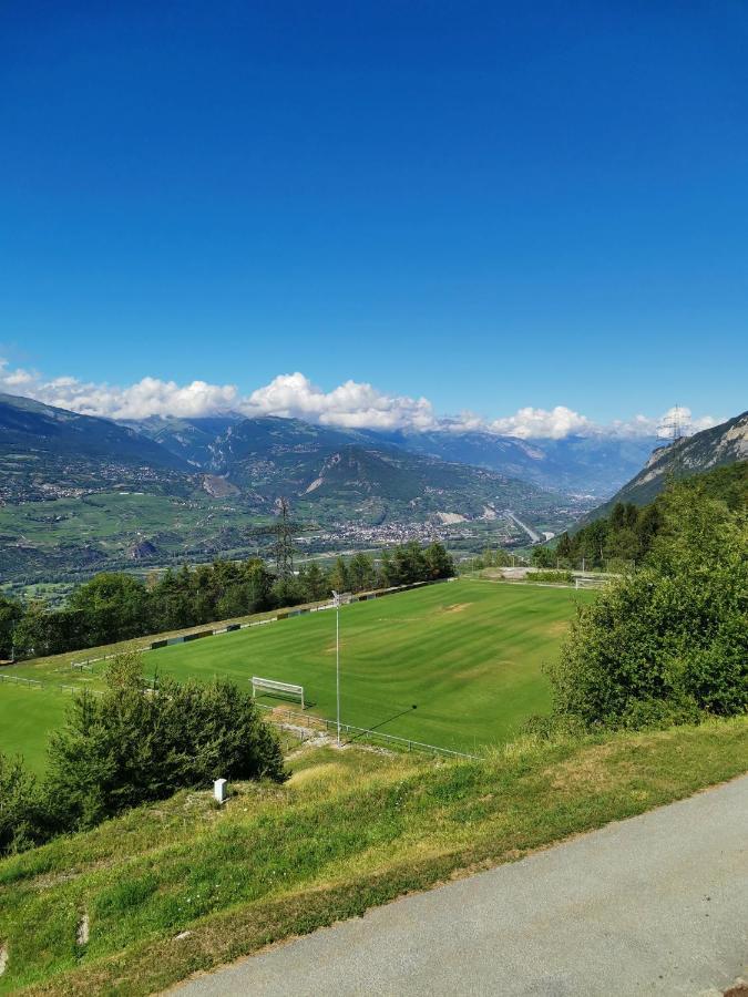 Chalet Alpine Apartment Sion Bagian luar foto